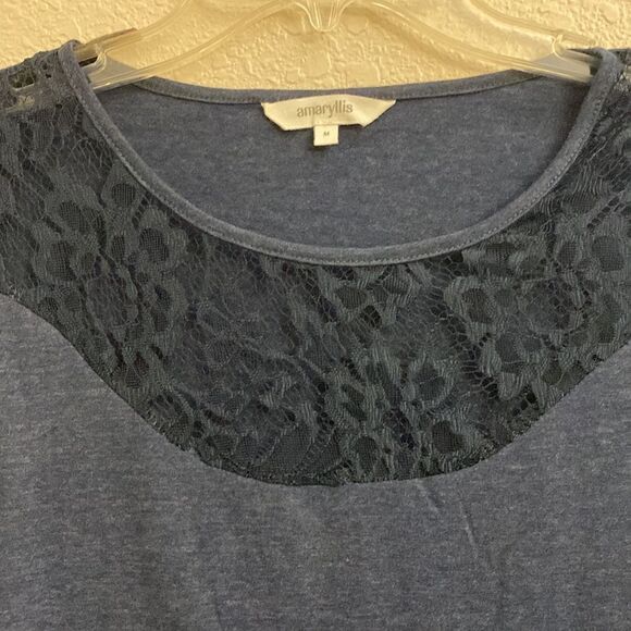amaryllis navy top a lace front of the lace at the the top!! - Picture 4 of 5